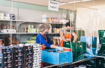 Tafel-Ausgabe unter Pandemie-Bedingungen in Schweinfurt