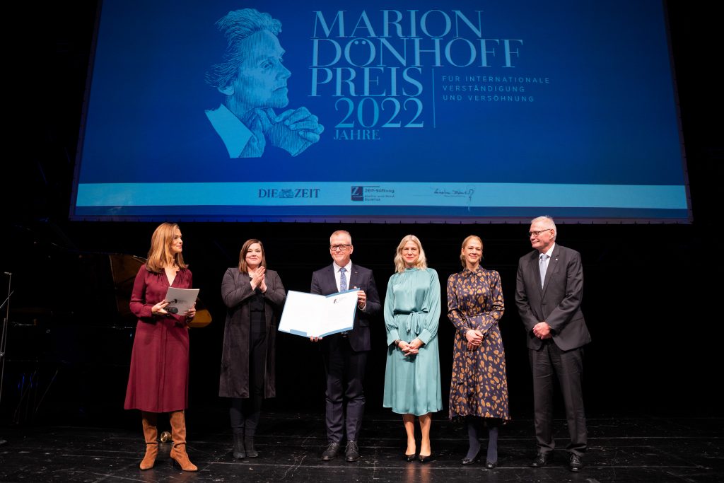 Marion-Dönhoff-Förderpreis 2022: Übergabe der Urkunde an Vertreter:innen der Tafel Deutschland