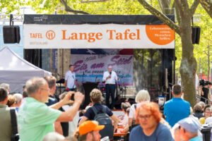 Bühne der Langen Tafel in Mannheim mit Jörg Pilawa
