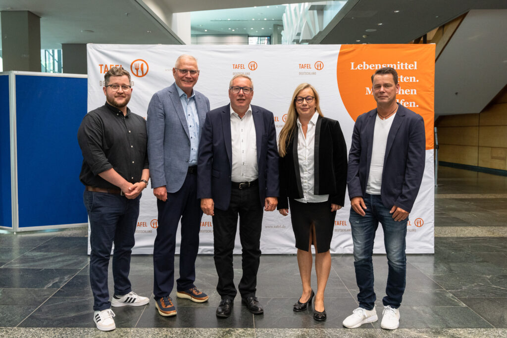 Gruppenfoto des Vorstandes der tafel Deutschland