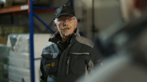 Lagerist Klaus bei der Tafel Bayern