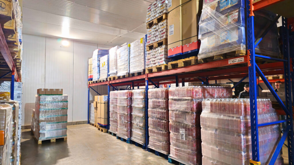 Blick in das Warenlager der Tafel Bayern